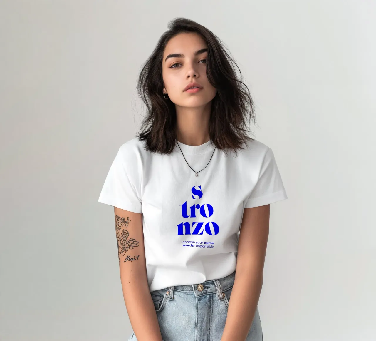 stronzo statement print: elige tus palabrotas con responsabilidad camiseta de The True Type