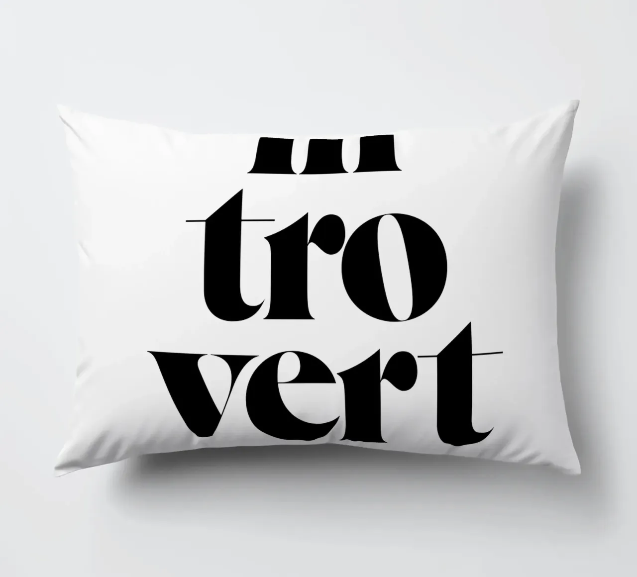 introverti : Si ma bouche ne le dit pas, mon visage le dira. coussin de The True Type
