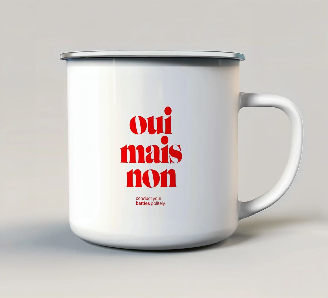 oui mais non statement print: conducete le vostre battaglie con educazione. tazza in smalto da The True Type