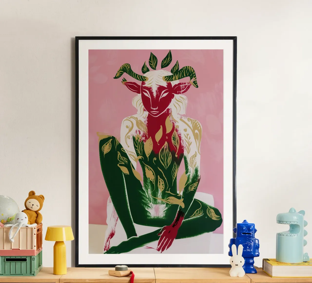 Portrait décoratif d'un faune en vieux rose, vert et or poster avec cadre en bois de Autofocus