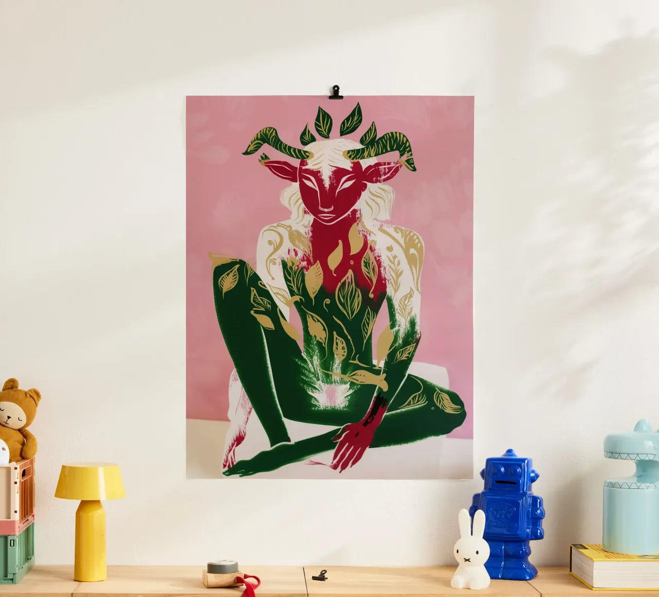 Portrait décoratif d'un faune en vieux rose, vert et or poster avec cadre en bois de Autofocus