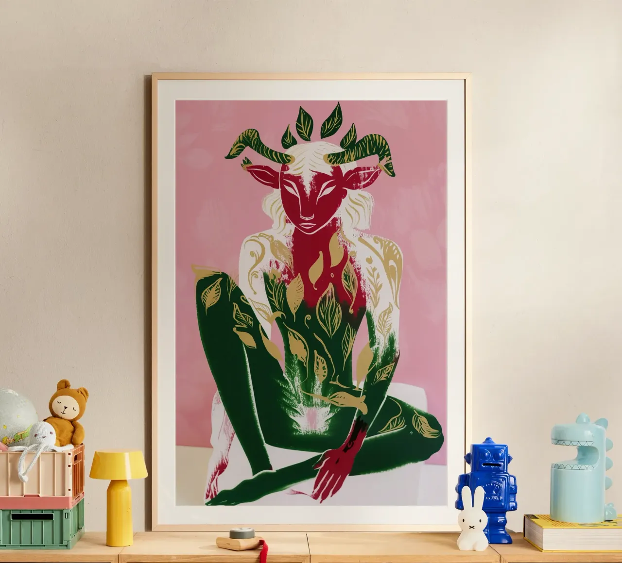 Portrait décoratif d'un faune en vieux rose, vert et or poster avec cadre en bois de Autofocus