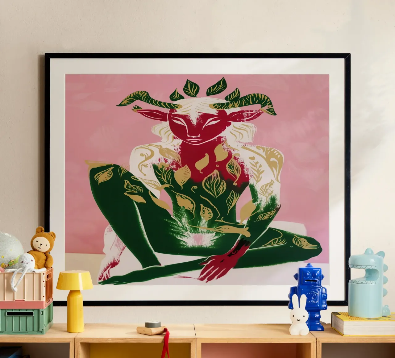 Portrait décoratif d'un faune en vieux rose, vert et or poster avec cadre en bois de Autofocus