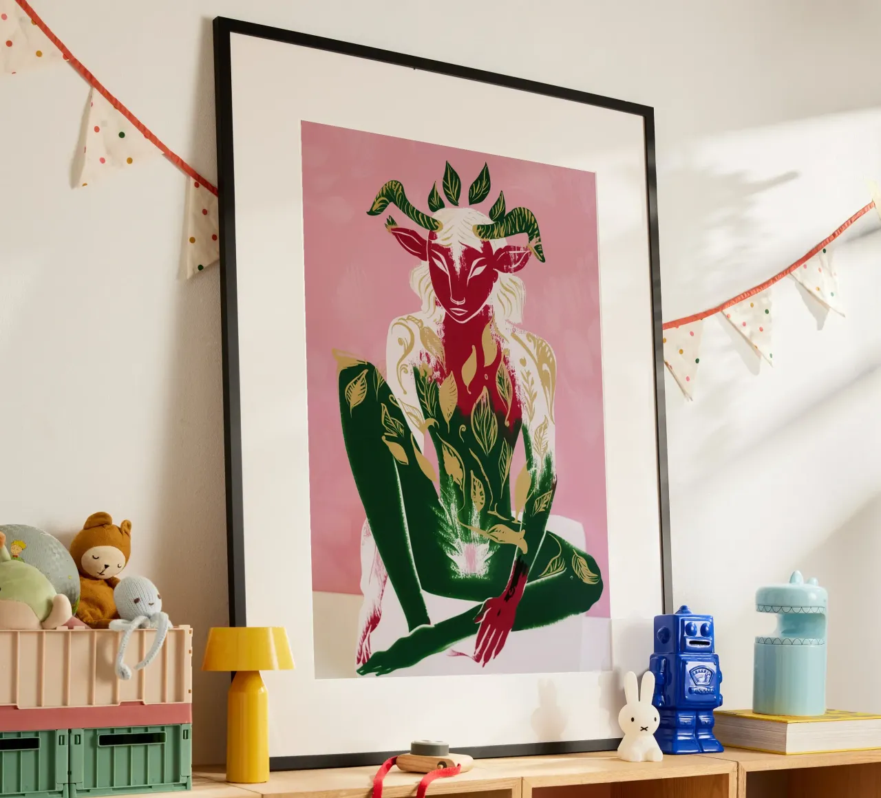 Portrait décoratif d'un faune en vieux rose, vert et or poster avec cadre en bois de Autofocus