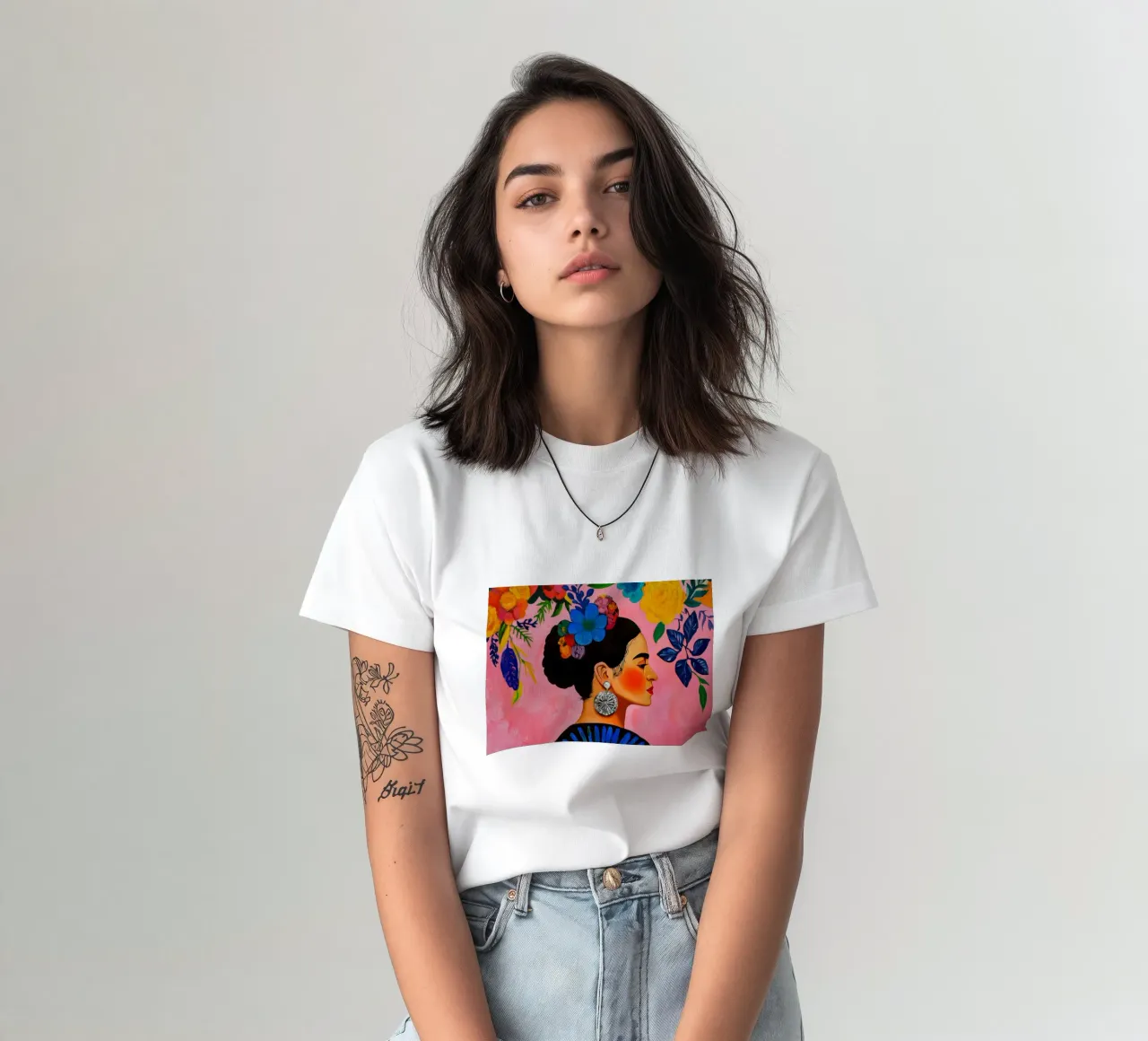 Sogni in mezzo a fiori rosa macilenti t-shirt da Modern Muse