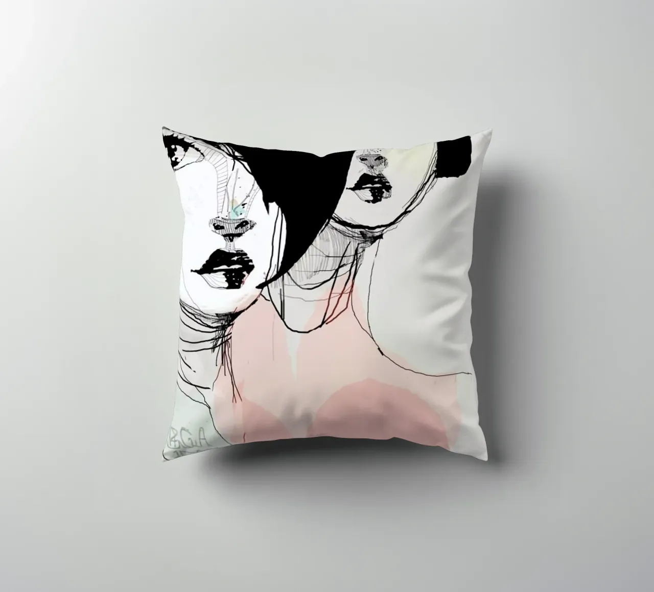 Iisis cuscino da Giulio Iurissevich