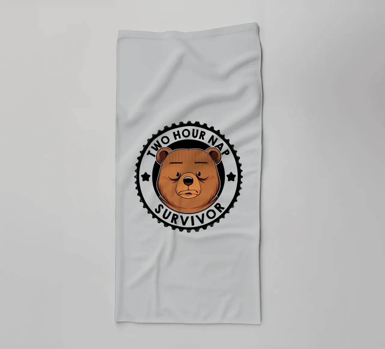 Two Hour Nap Survivor Bear asciugamano da bagno da Tobe Fonseca