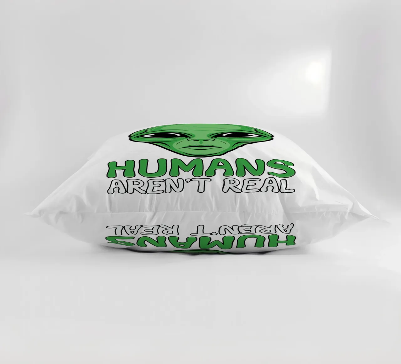 Humans Aren't Real cuscino da edsonramosart