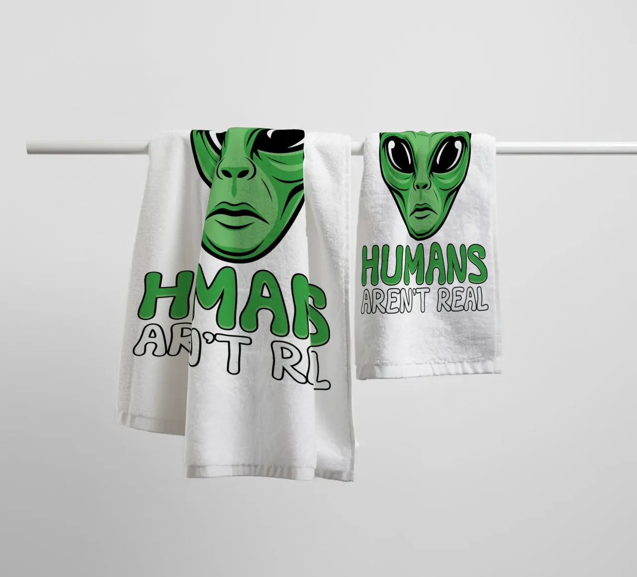 Humans Aren't Real asciugamano da bagno da edsonramosart
