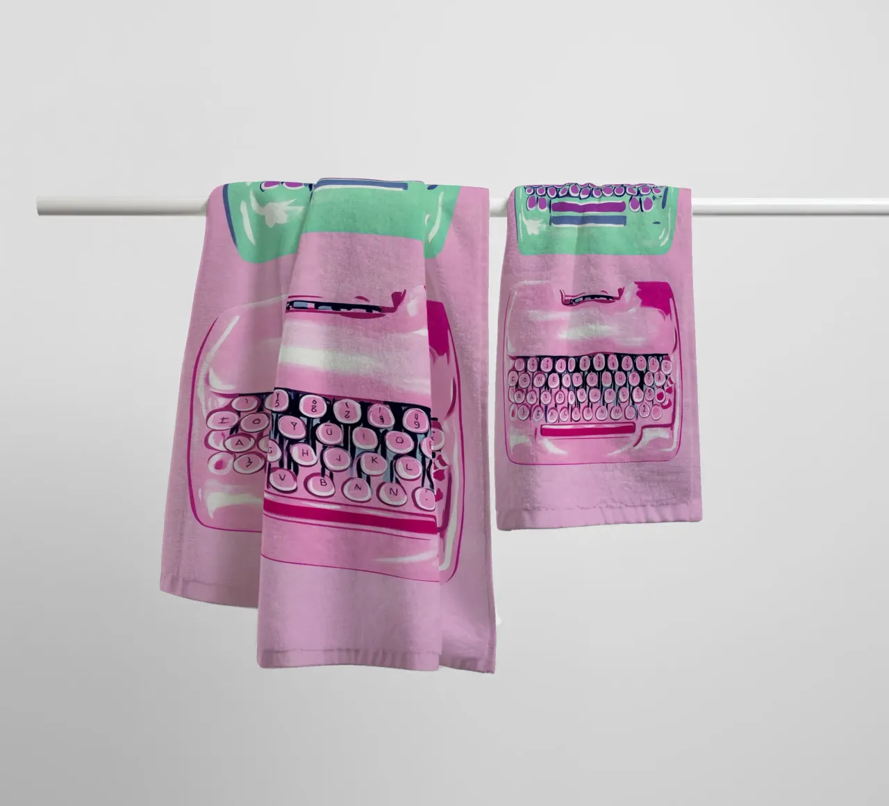 Sogni di macchina da scrivere rosa asciugamano da bagno da Carinaprint