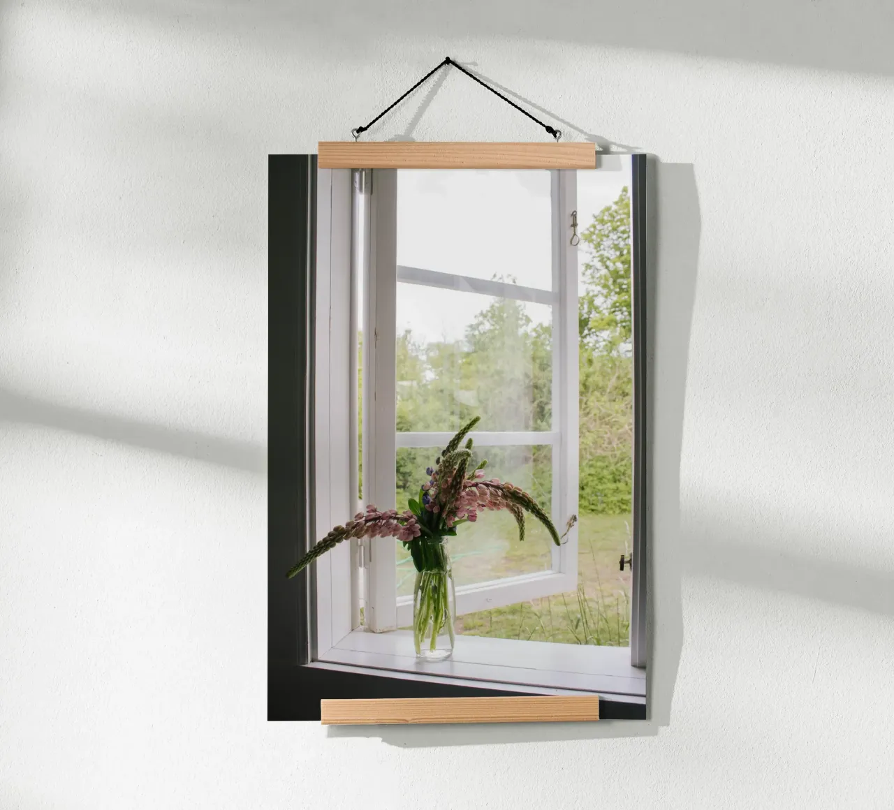 Lupinen am Fenster poster met houten frame van The Wild Creative Studio