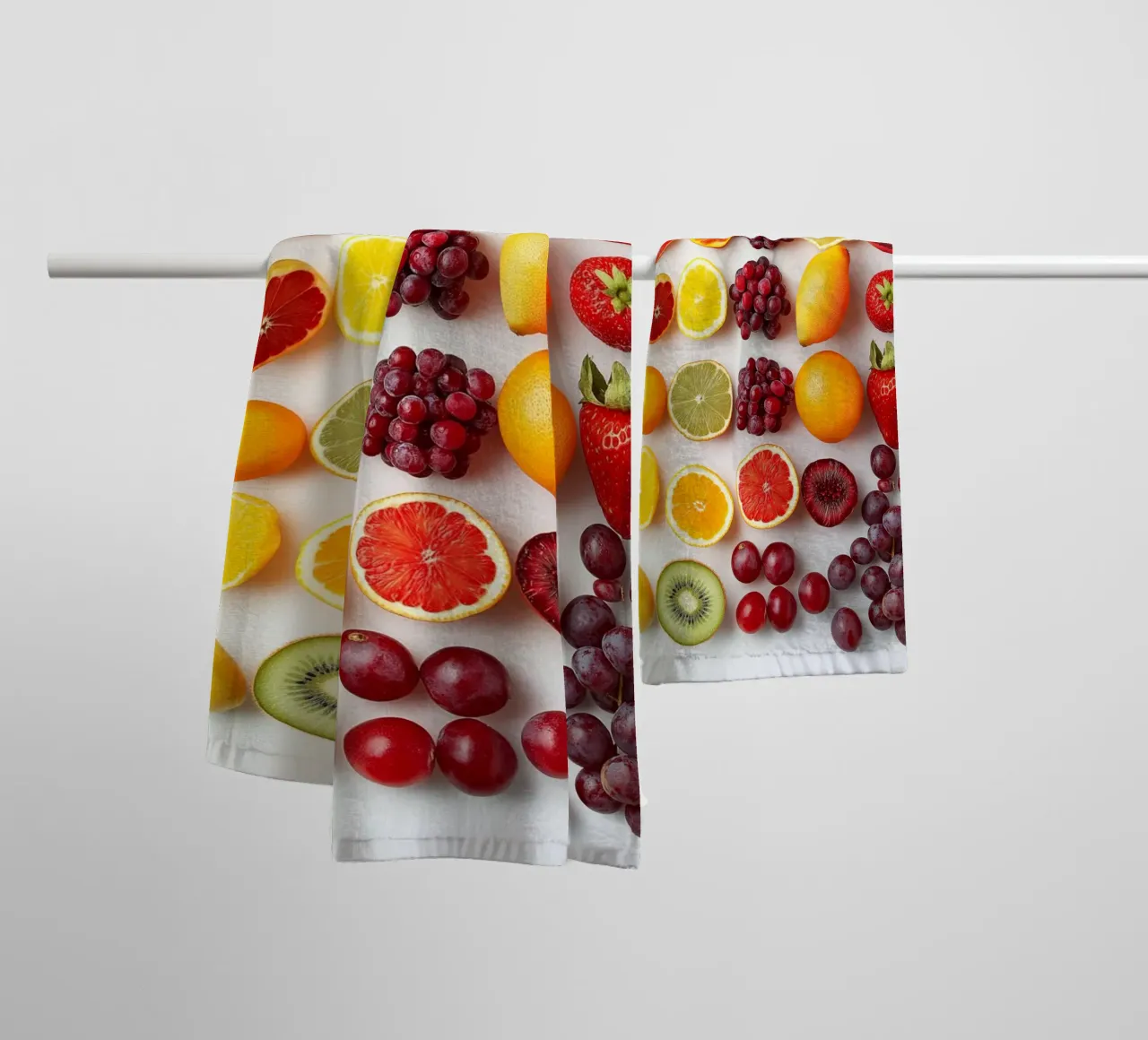 Bunte Früchte Handtuch von Motivate-Today