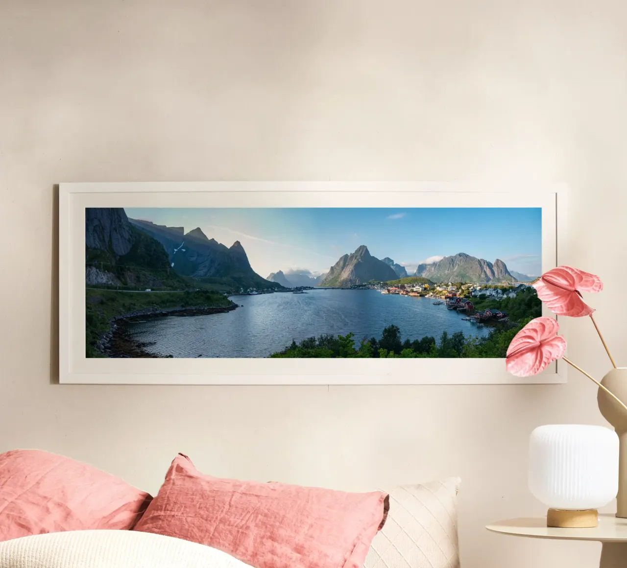 Reine in Lofoten, Norway poster con telaio in plastica da anderm