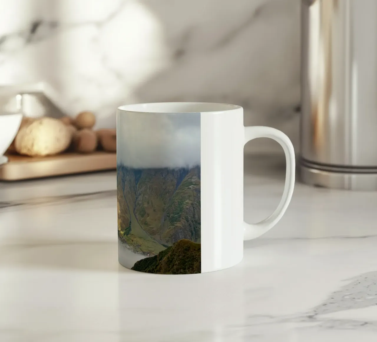 Montagne di Kazbegi in Georgia tazza in ceramica da anderm