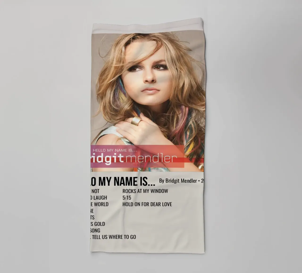 HELLO MY NAME IS... By Bridgit Mendler • 2012 Handtuch von SoundStudio