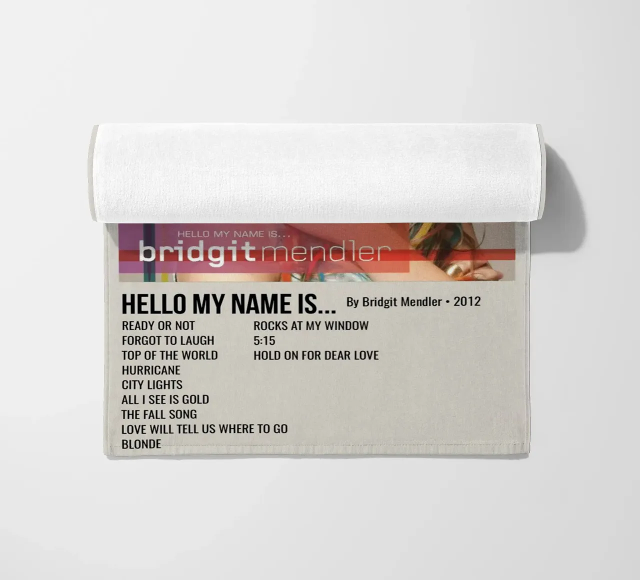 HELLO MY NAME IS... By Bridgit Mendler • 2012 strandhanddoek van SoundStudio