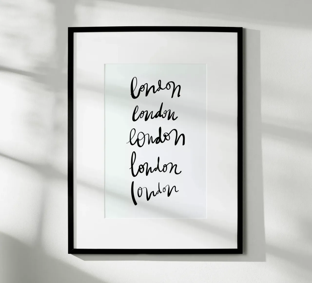 London poster con telaio in legno da Kristen Polsinelli