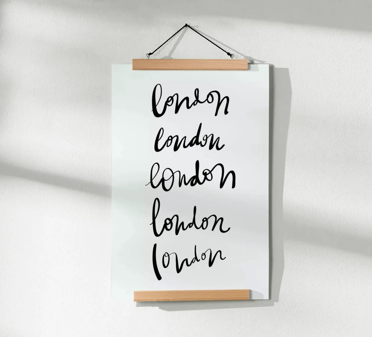 London poster con telaio in legno da Kristen Polsinelli
