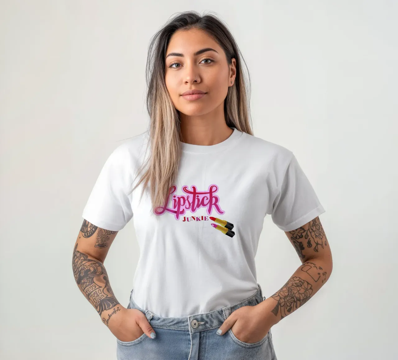 Lipstick Junkie. Scrittura a mano per le appassionate di make-up e per le ragazze. t-shirt da CalliLetters
