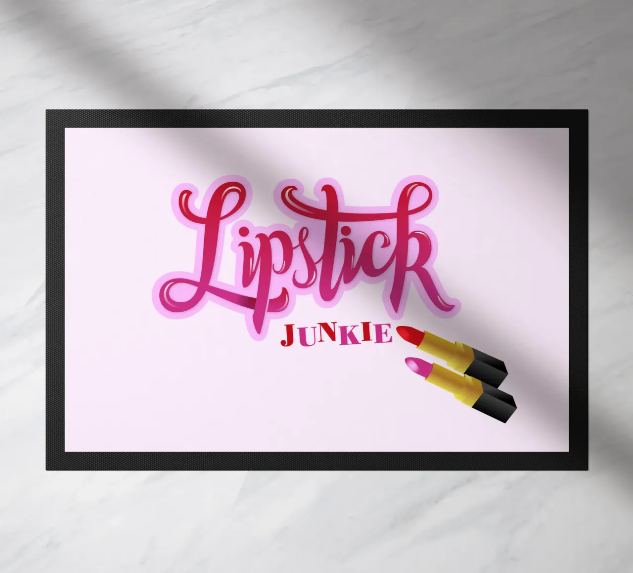 Lipstick Junkie. Scrittura a mano per le appassionate di make-up e per le ragazze. zerbino da CalliLetters