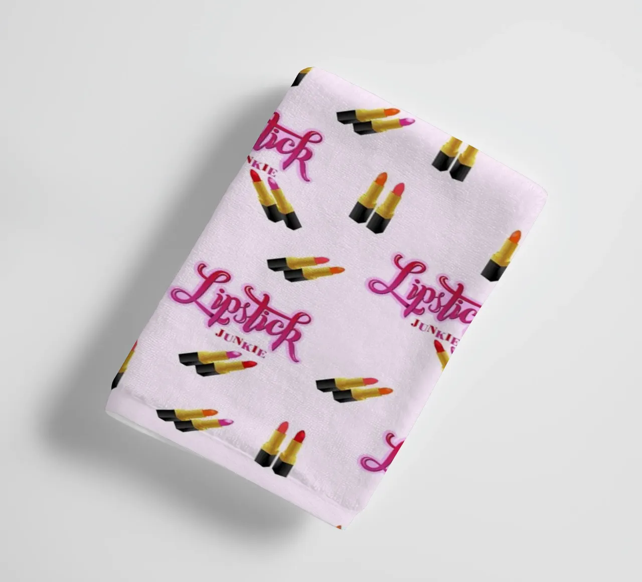 Lipstick Junkie. Scrittura a mano per le appassionate di make-up e per le ragazze. asciugamano da bagno da CalliLetters