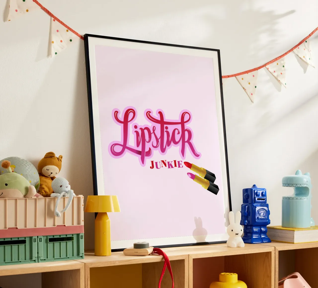 Lipstick Junkie. Scrittura a mano per le appassionate di make-up e per le ragazze. poster con telaio in alluminio da CalliLetters