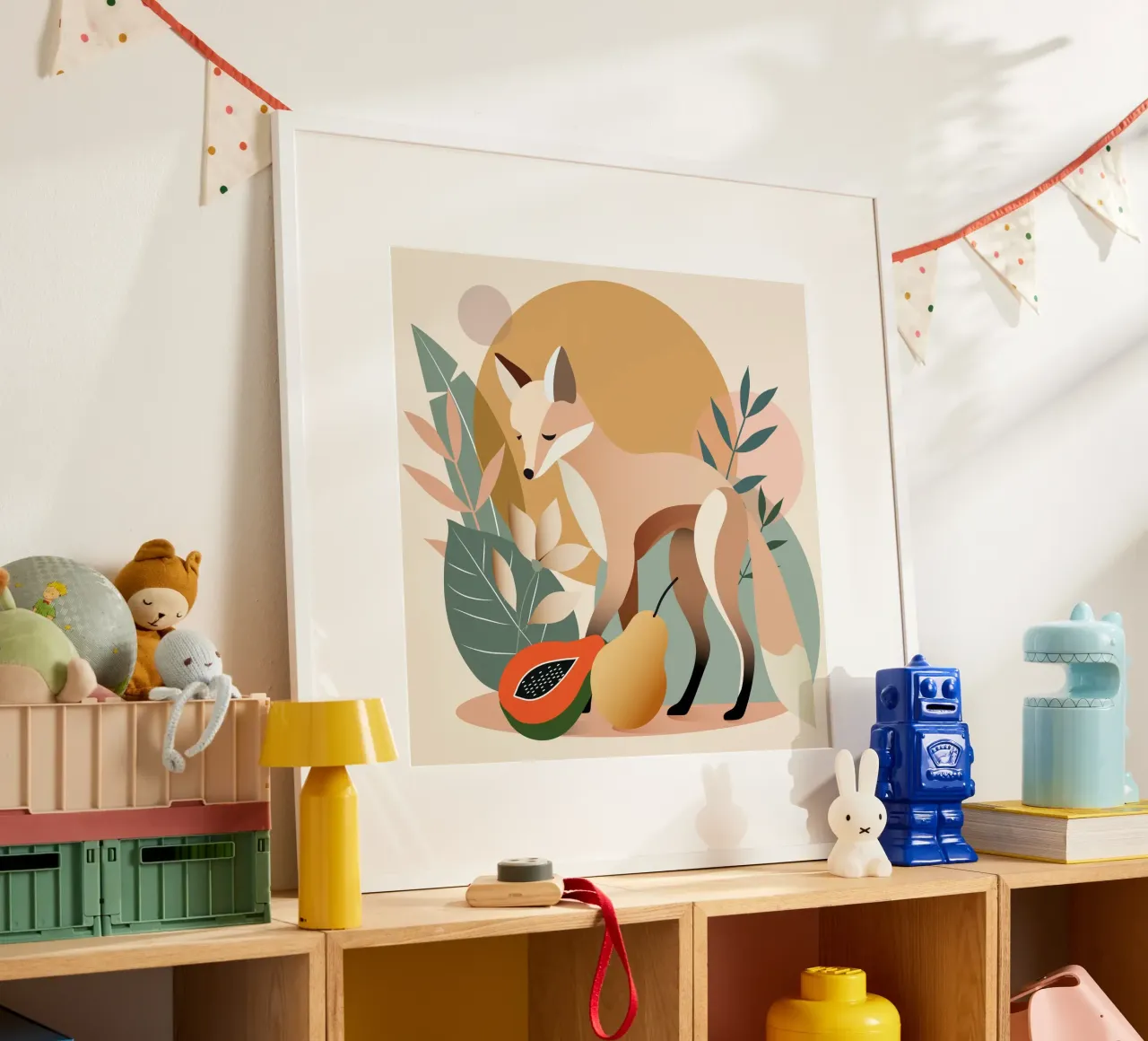 Elegante volpe con foglie e frutti tropicali poster con telaio in legno da namosh