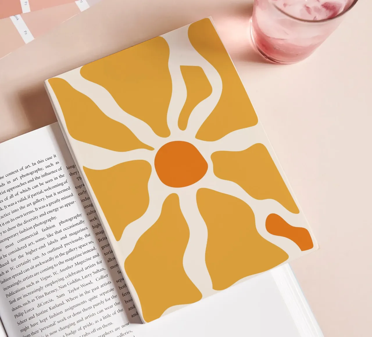 Un design rayonnant - l'art jaune-orange carnet de notes de Whole©