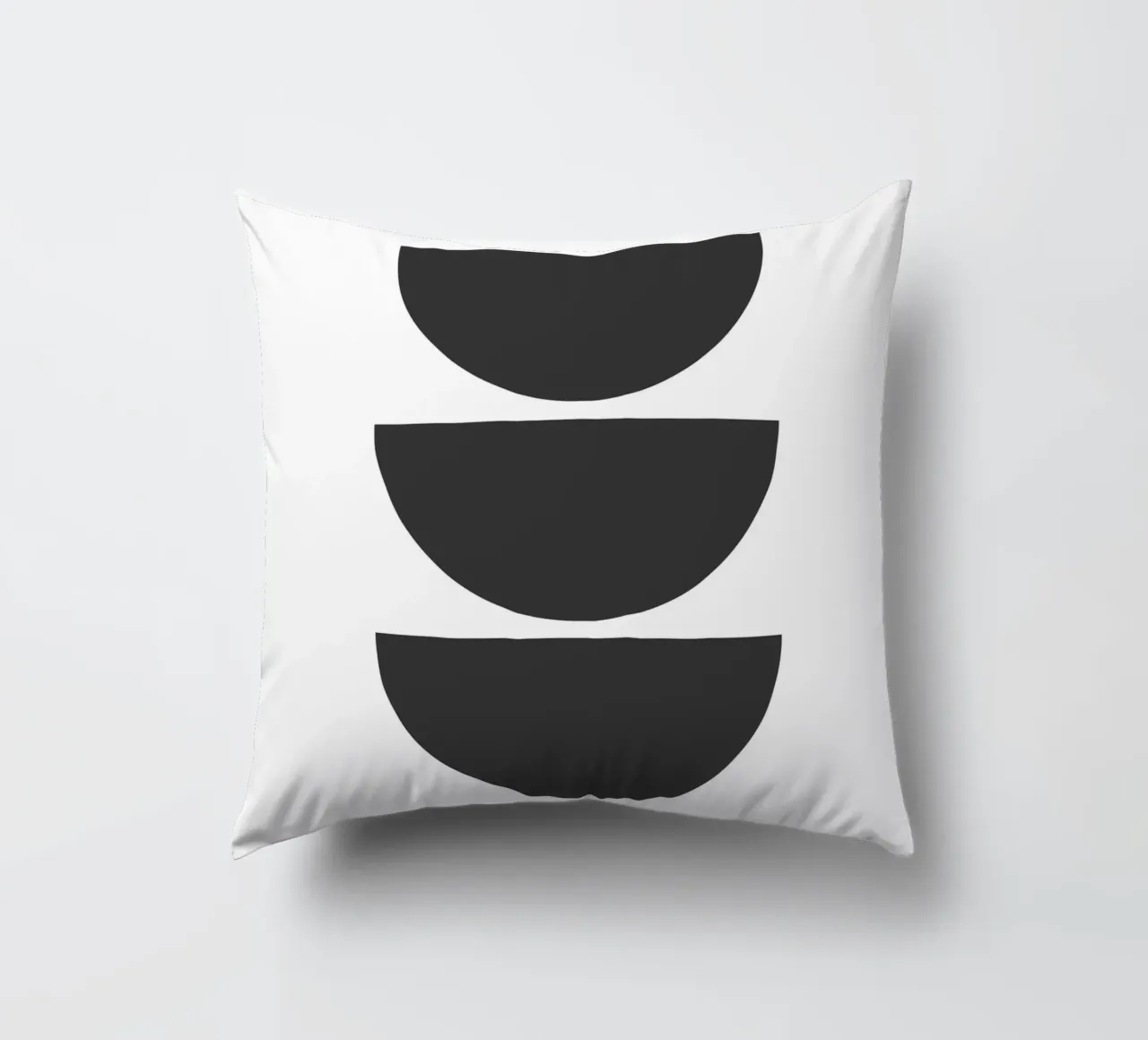 Three black semicircles cuscino da LisaArtes