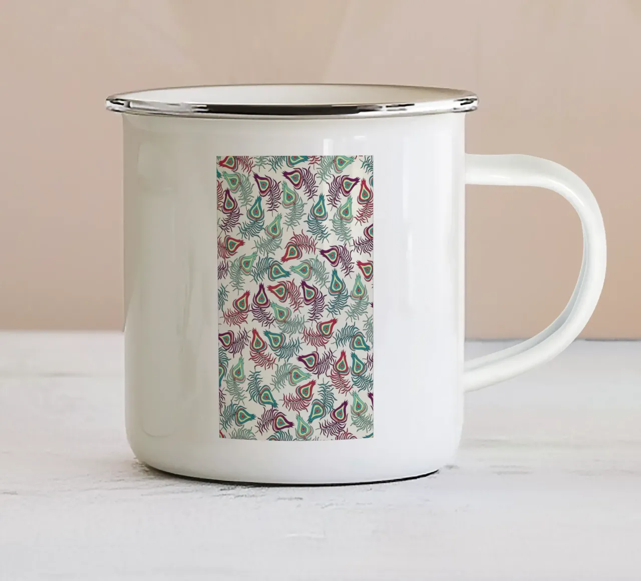 Peacock Feathers tazza in smalto da Pom Graphic Design