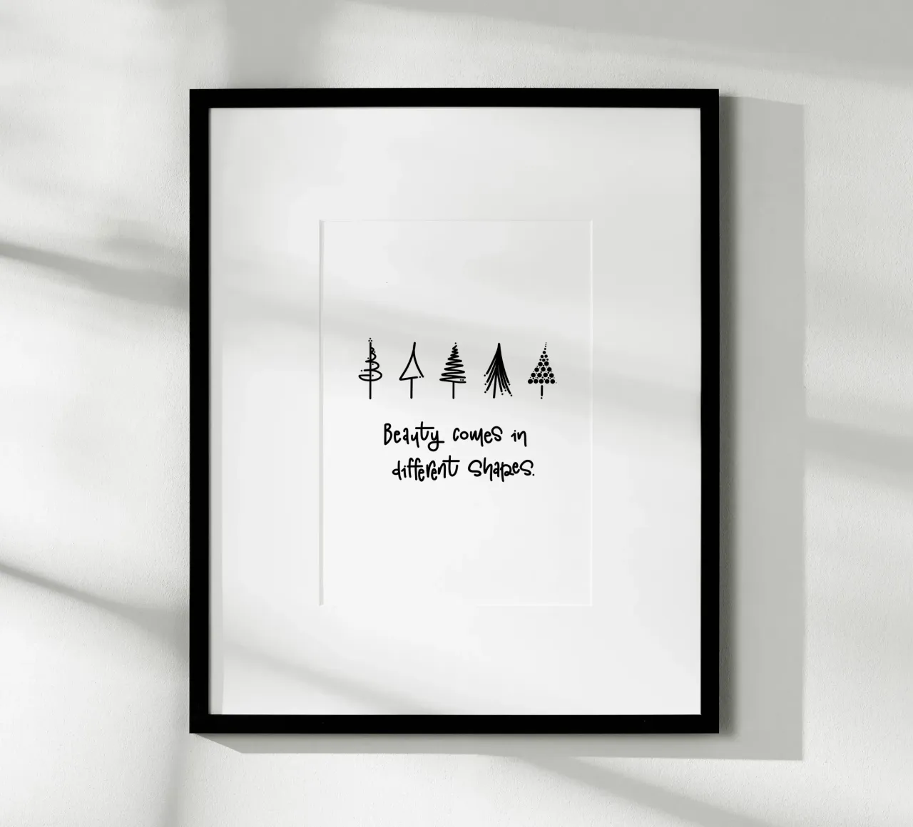 Beauty comes in different shapes poster con telaio in legno da LIMITED EDITION LETTERS
