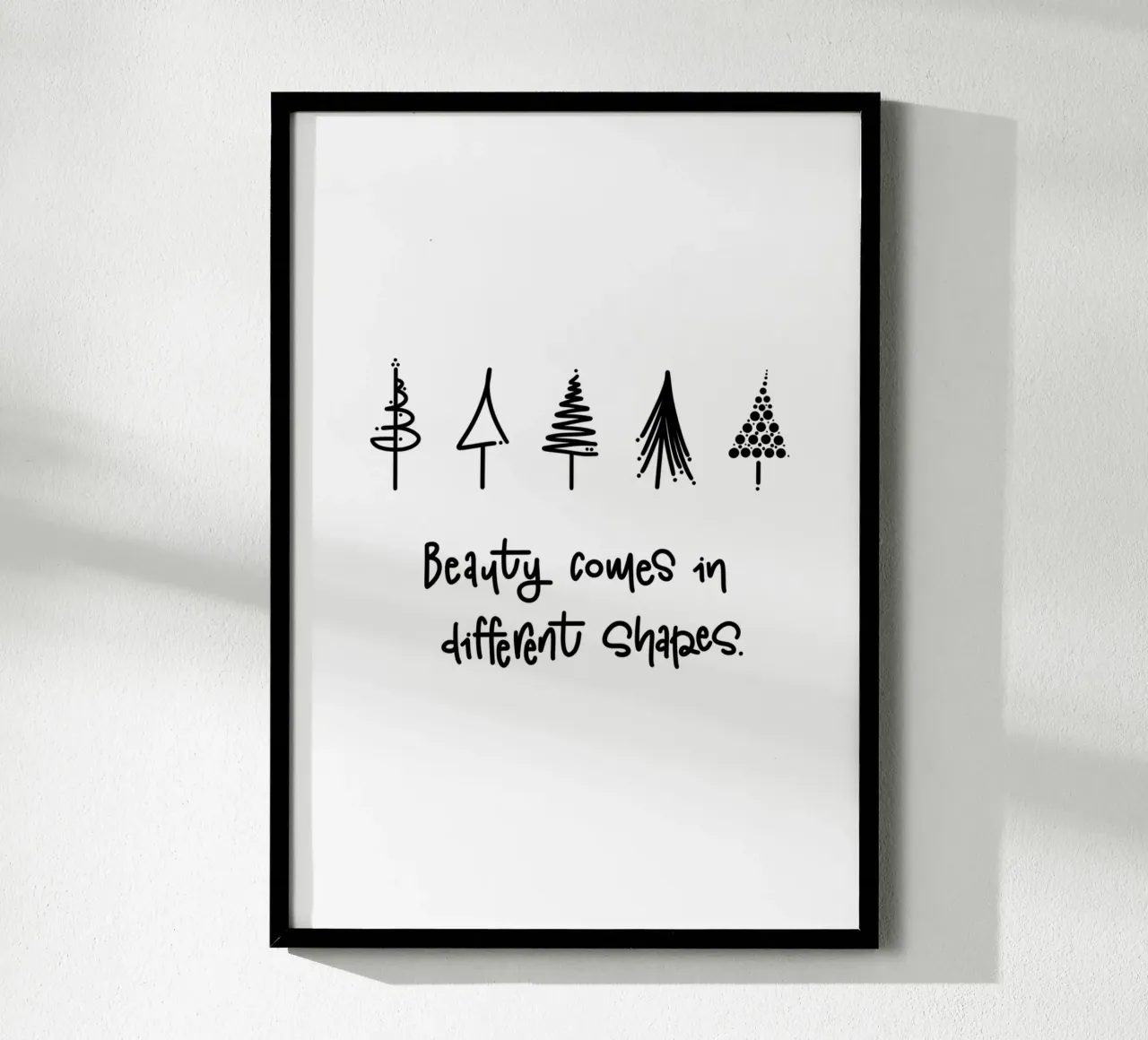 Beauty comes in different shapes poster con telaio in legno da LIMITED EDITION LETTERS