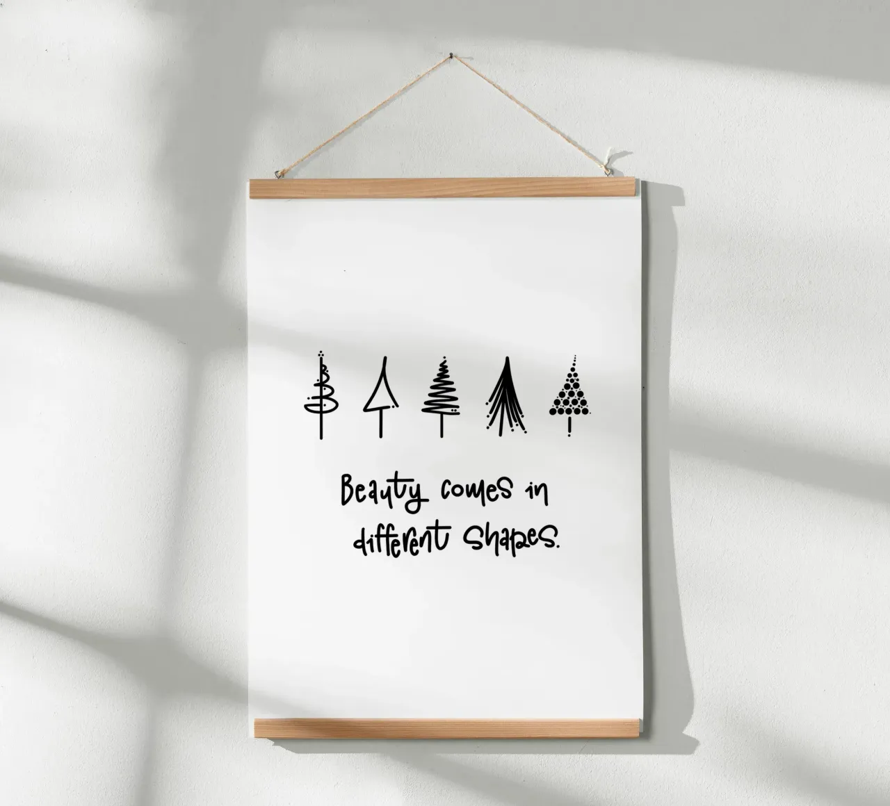 Beauty comes in different shapes poster con telaio in legno da LIMITED EDITION LETTERS