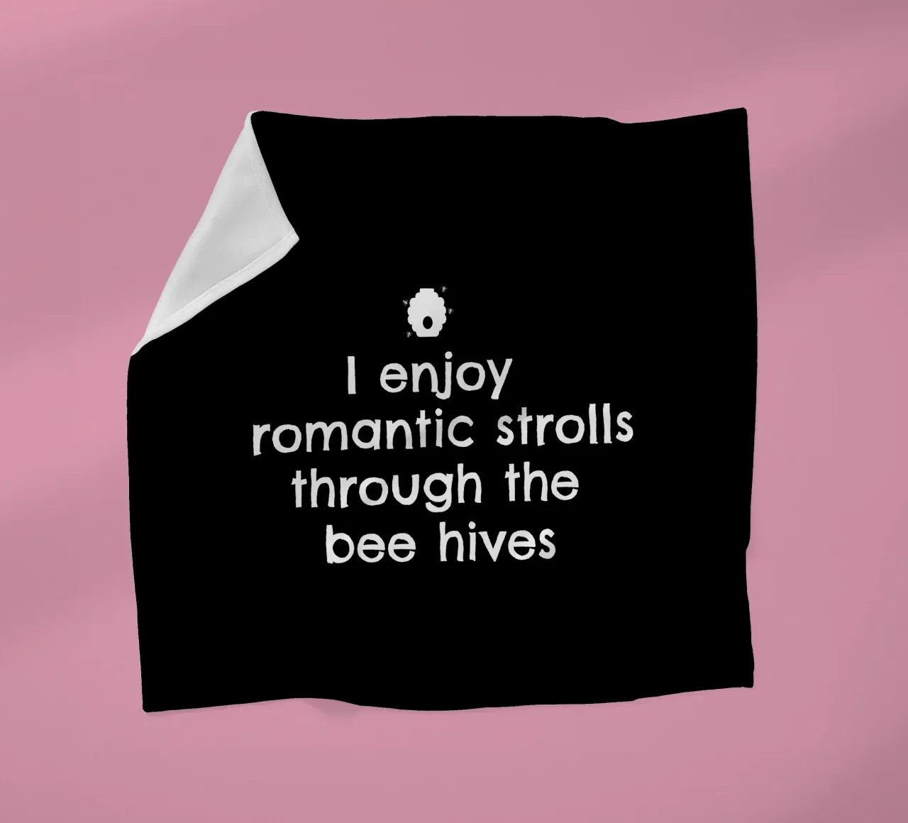 I enjoy romantic strolls through the bee hives coperta in pile da happieeagle