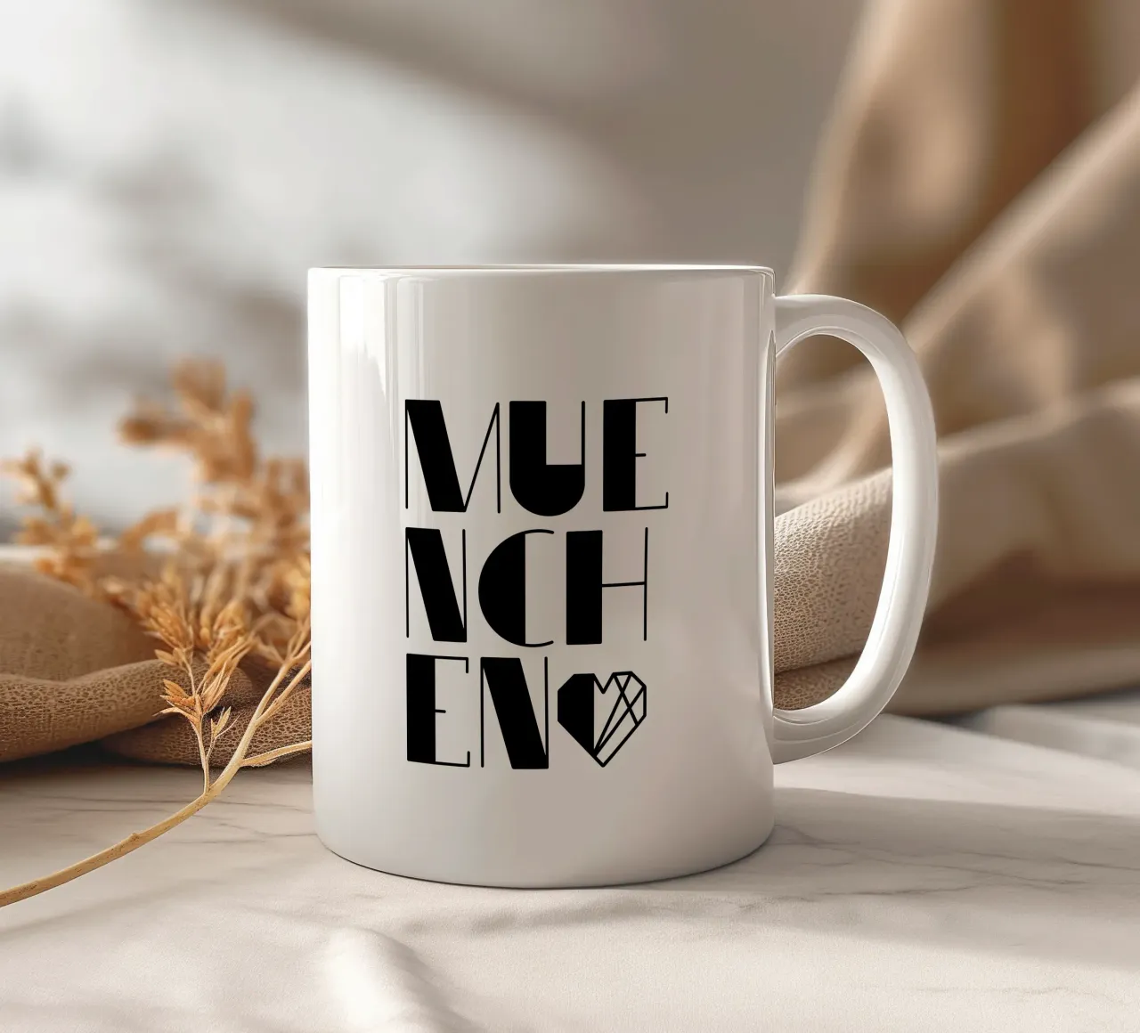 MÜNCHEN LIebe tazza in ceramica da LIMITED EDITION LETTERS