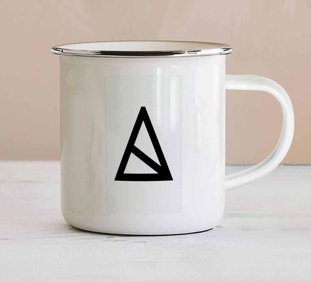 A tazza in smalto da Studio Nahili