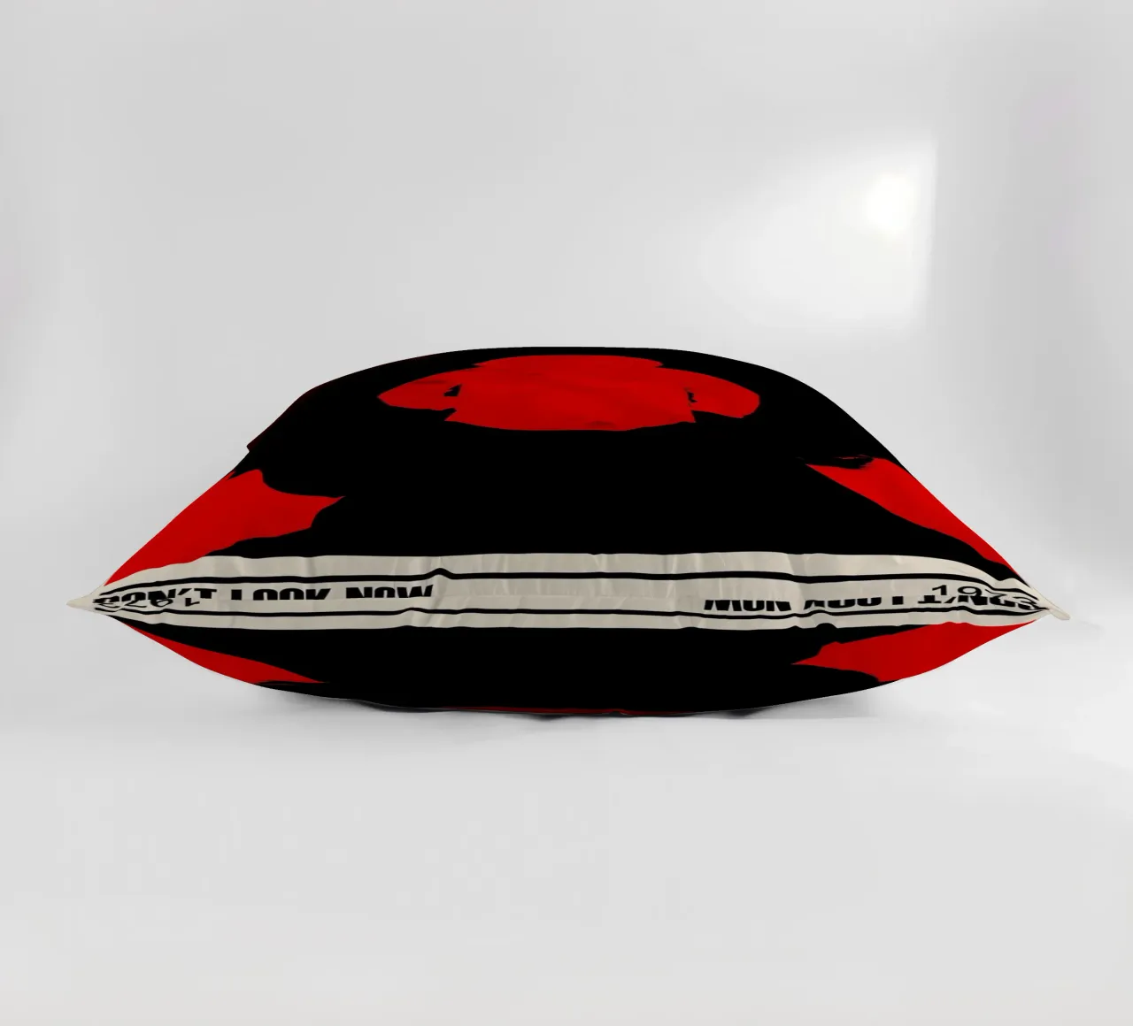 Don_t Look Now cuscino da TheArtstudio