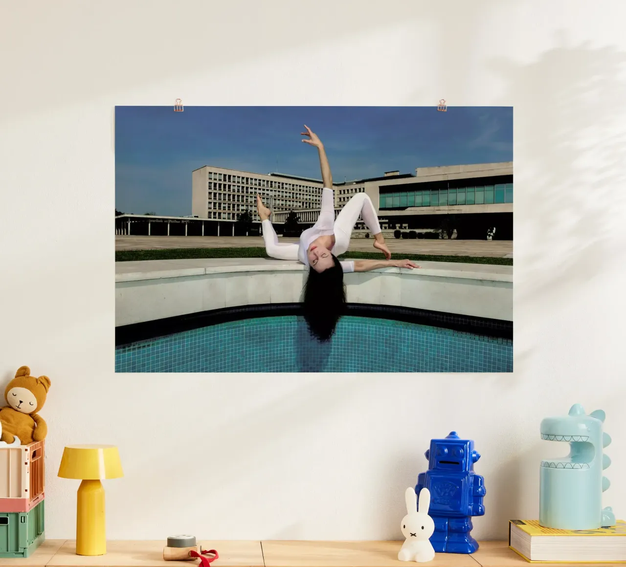 Belgrade #5 poster con telaio in legno da The Urban Yoga