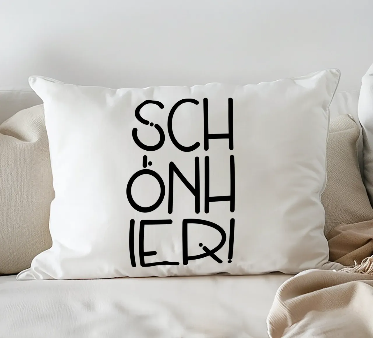 SCHÖN HIER! cuscino da LIMITED EDITION LETTERS