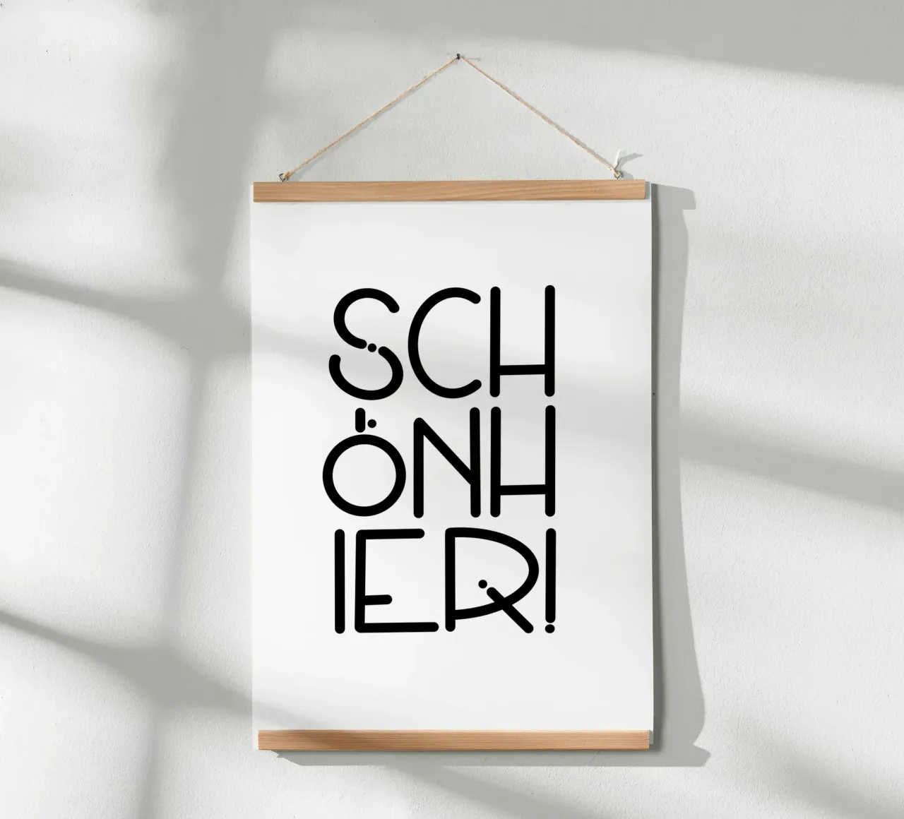 SCHÖN HIER! poster con telaio in legno da LIMITED EDITION LETTERS