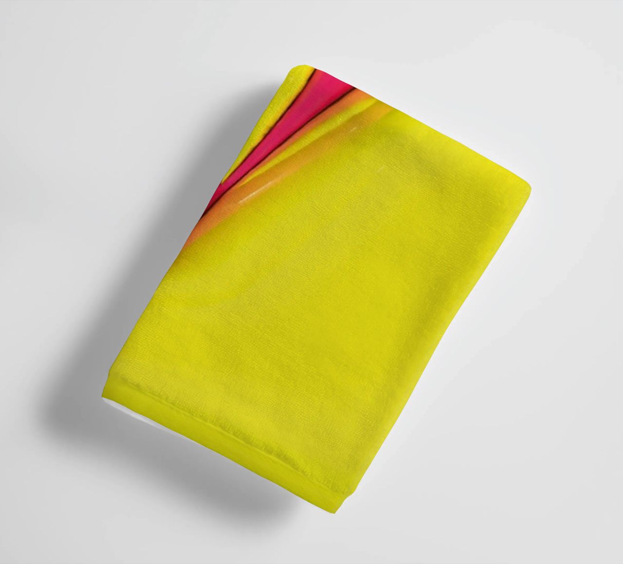 Bubblegum Inflate Initials V Green Handtuch von Malou-Studio