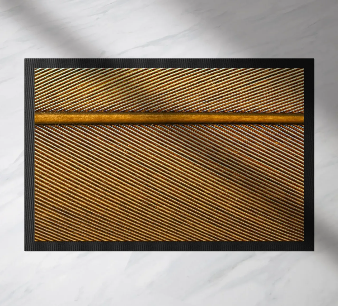 Grace in Every Detail – Close-Up of a Feather zerbino da Curious Collections by Marielle Leenders