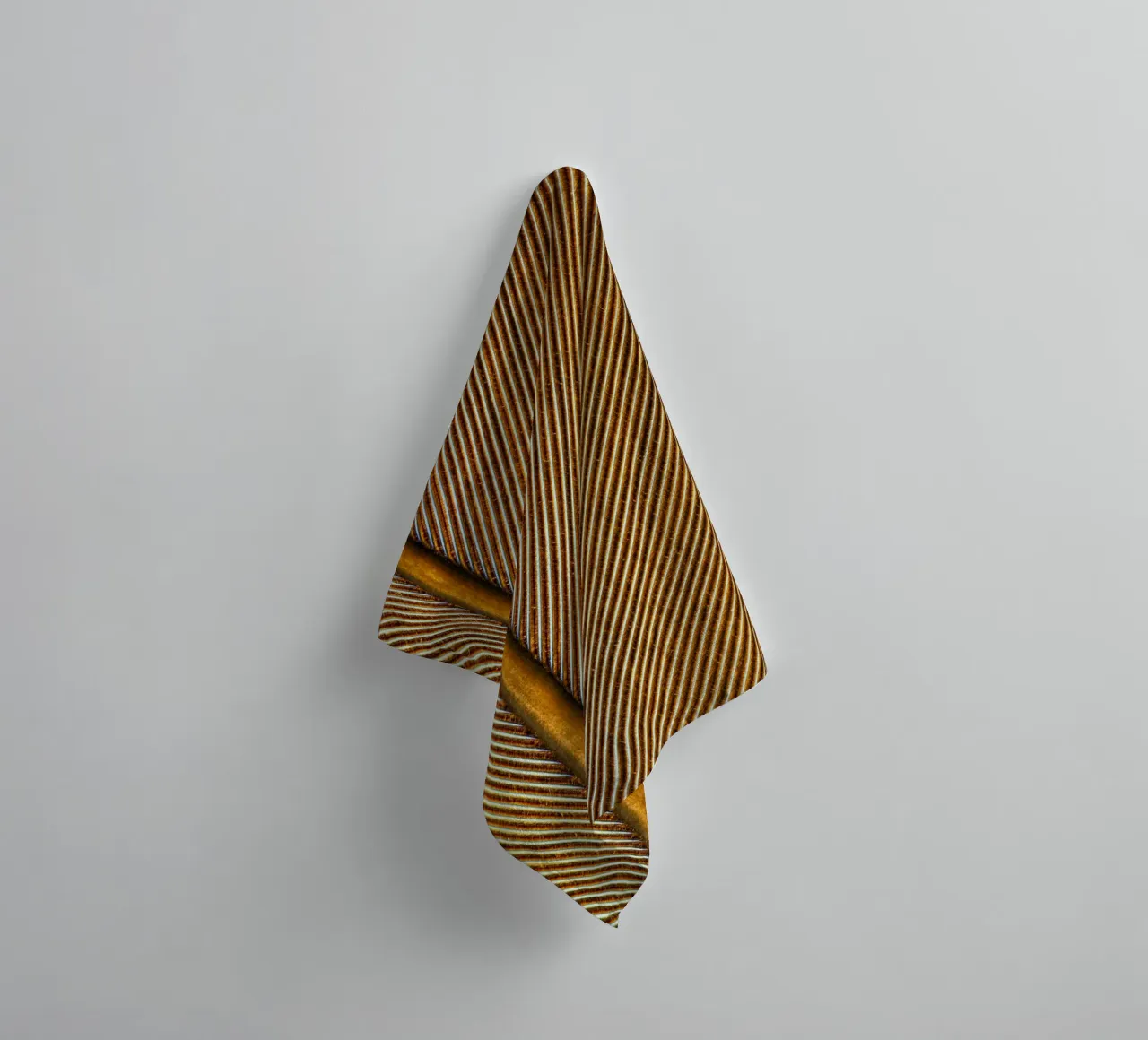 Grace in Every Detail – Close-Up of a Feather asciugamano da bagno da Curious Collections by Marielle Leenders