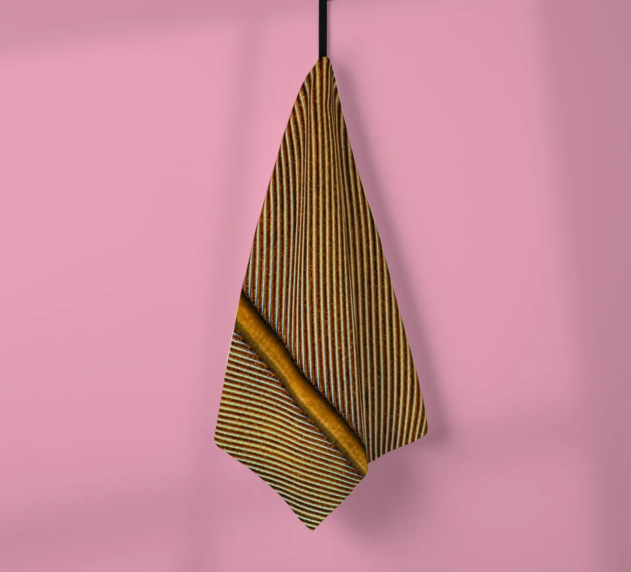 Grace in Every Detail – Close-Up of a Feather canovaccio da cucina da Curious Collections by Marielle Leenders