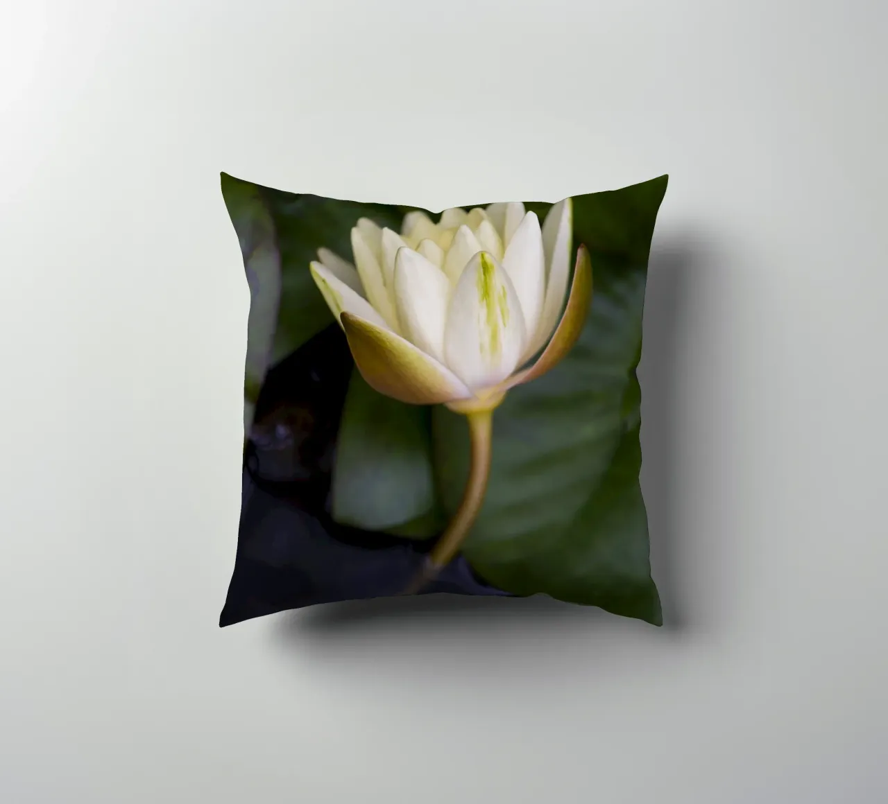 Grace in Bloom – The Beauty of the White Lily cuscino da Curious Collections by Marielle Leenders