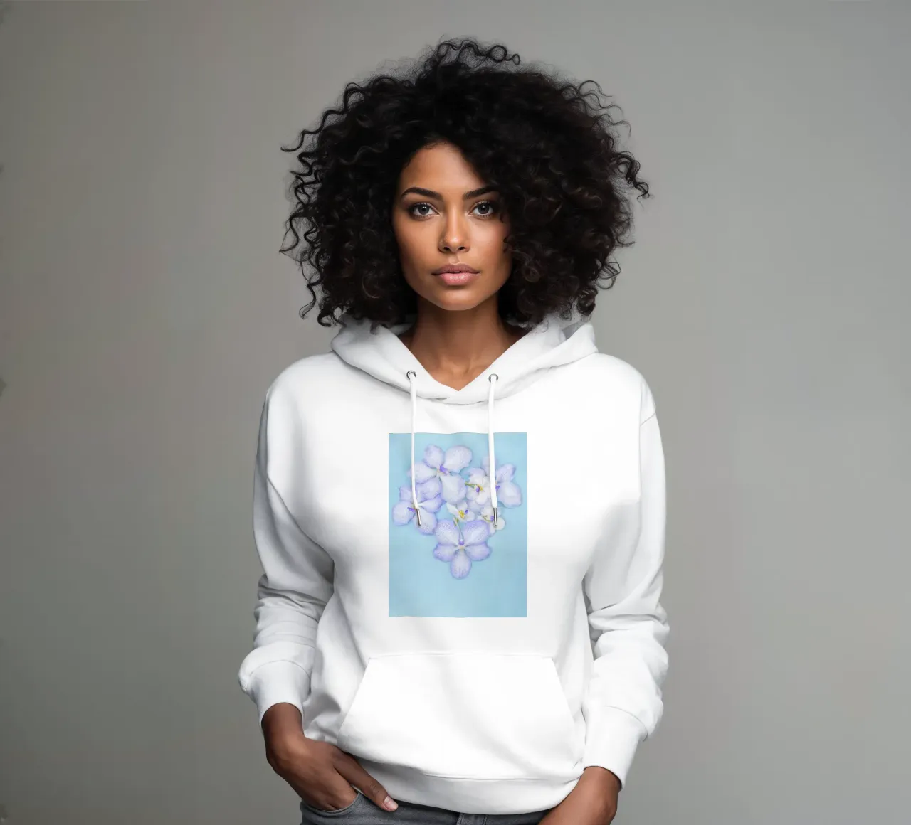 Serenity in Bloom – Lilac Orchids felpa con cappuccio da Curious Collections by Marielle Leenders