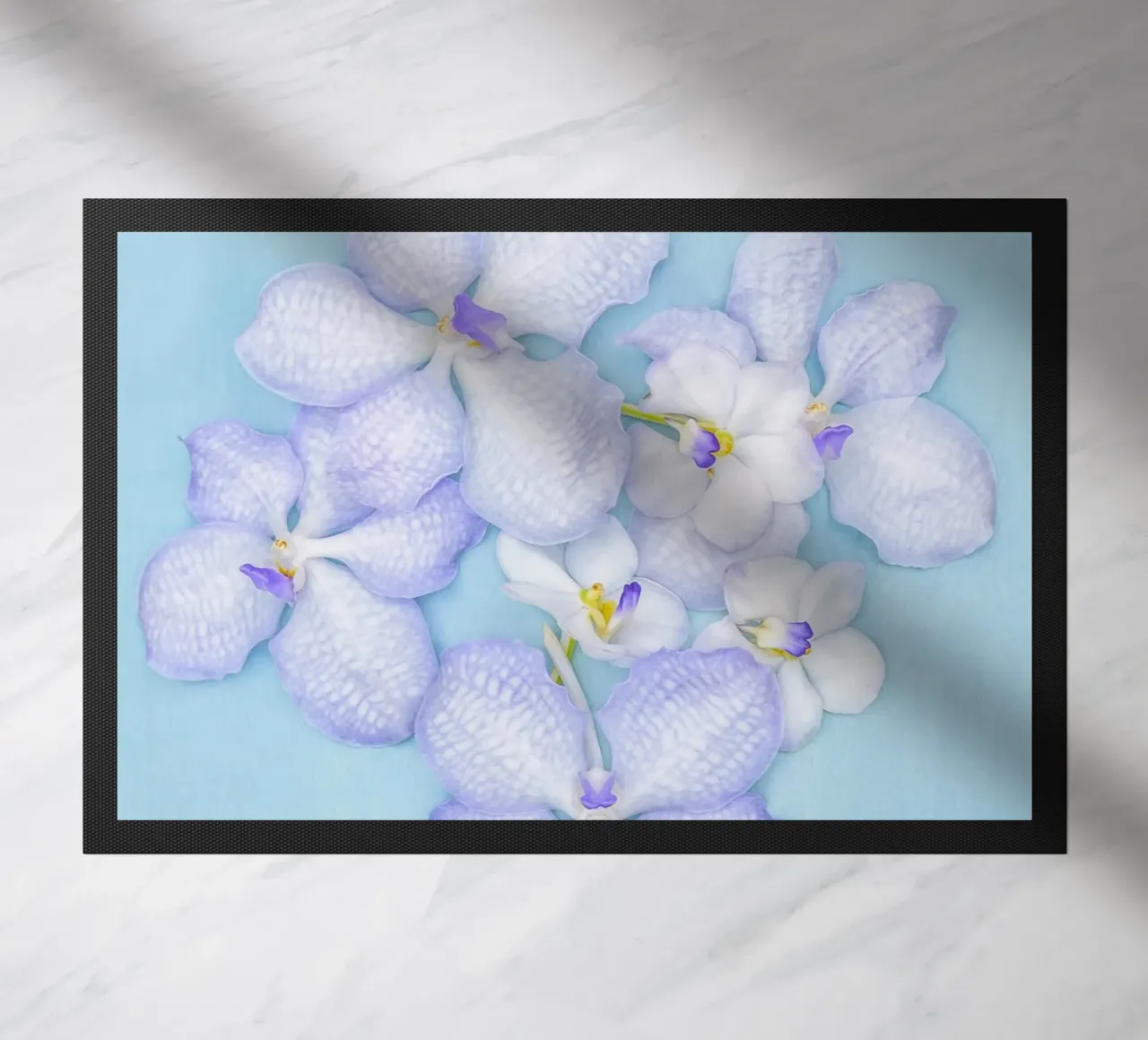 Serenity in Bloom – Lilac Orchids zerbino da Curious Collections by Marielle Leenders