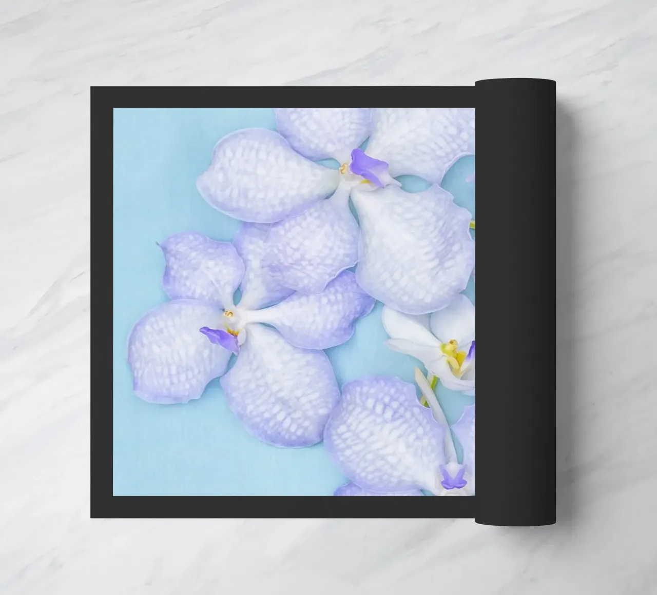 Serenity in Bloom – Lilac Orchids zerbino da Curious Collections by Marielle Leenders