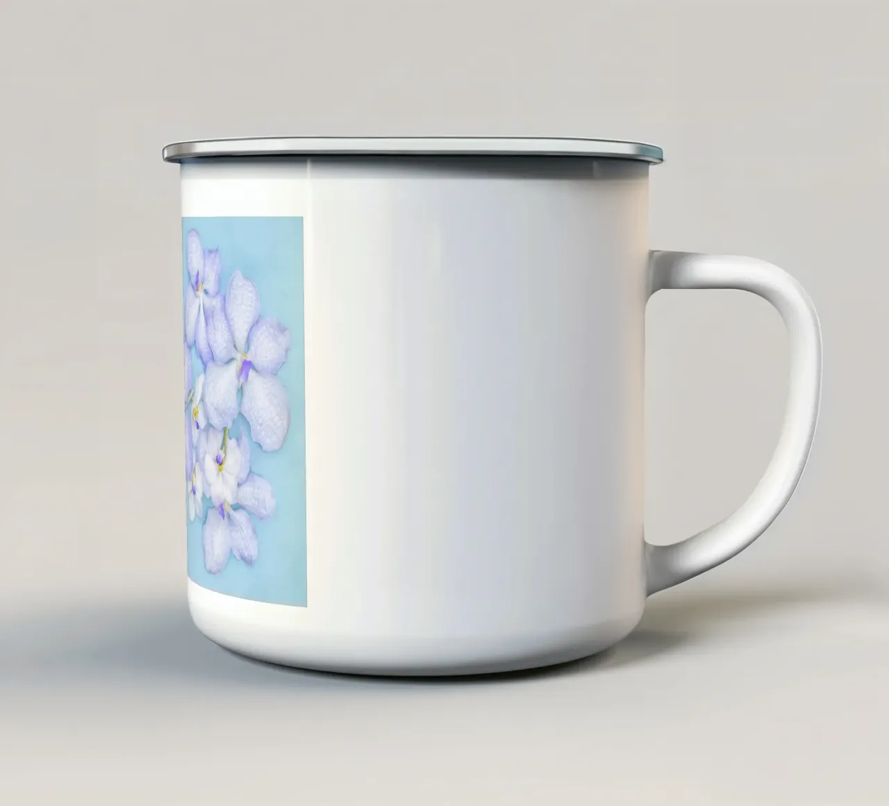 Serenity in Bloom – Lilac Orchids tazza in smalto da Curious Collections by Marielle Leenders