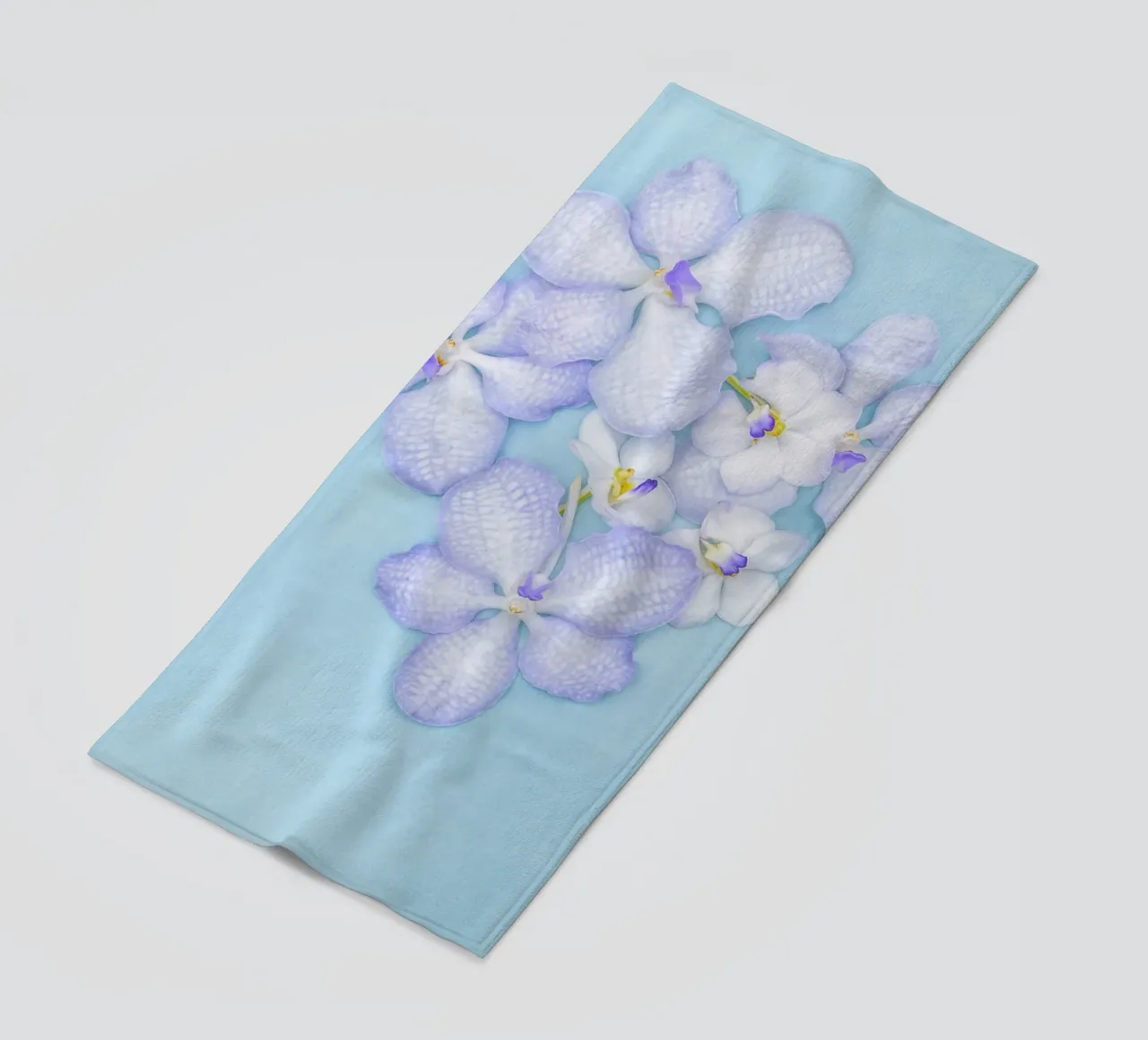 Serenity in Bloom – Lilac Orchids telo mare da Curious Collections by Marielle Leenders